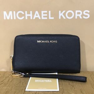 MICHAEL KORS • Large Jet Set Travel Phone Wristlet